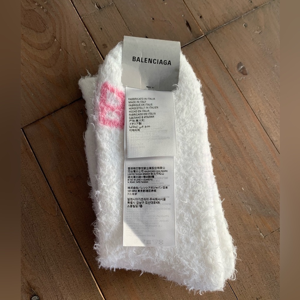 BALENCIAGA homewear fuzzy socks white pink logo NWT - Picture 3 of 6